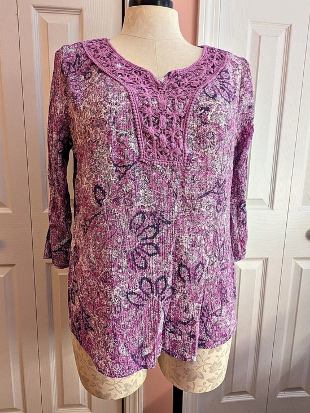 Lee Floral Embroidered Tunic in Pink's/Purple/White Size XL